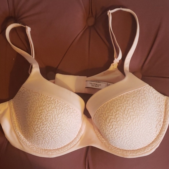 Victoria Secret Bra - Picture 2 of 4